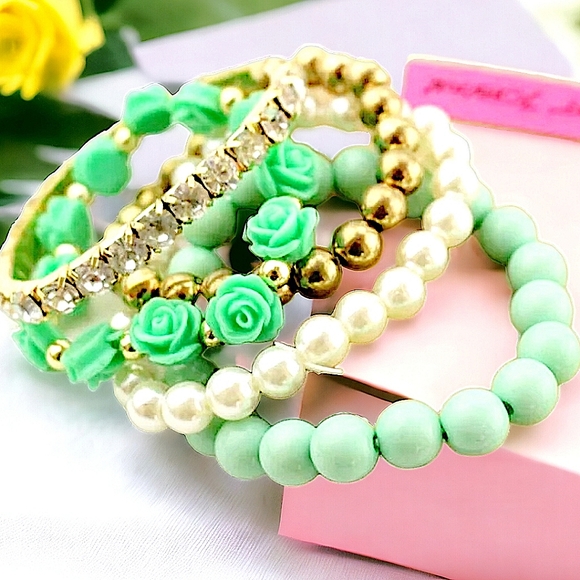 Five-piece gold-plated Crystal Teal Pearl stacked flower bracelets BOGO - Picture 1 of 15